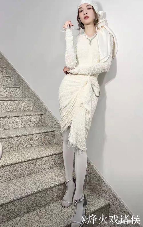 时尚风范:国内优质白色丝袜与高跟鞋的完美搭配 时尚风范:国内优质白色丝袜与高跟鞋的完美搭配